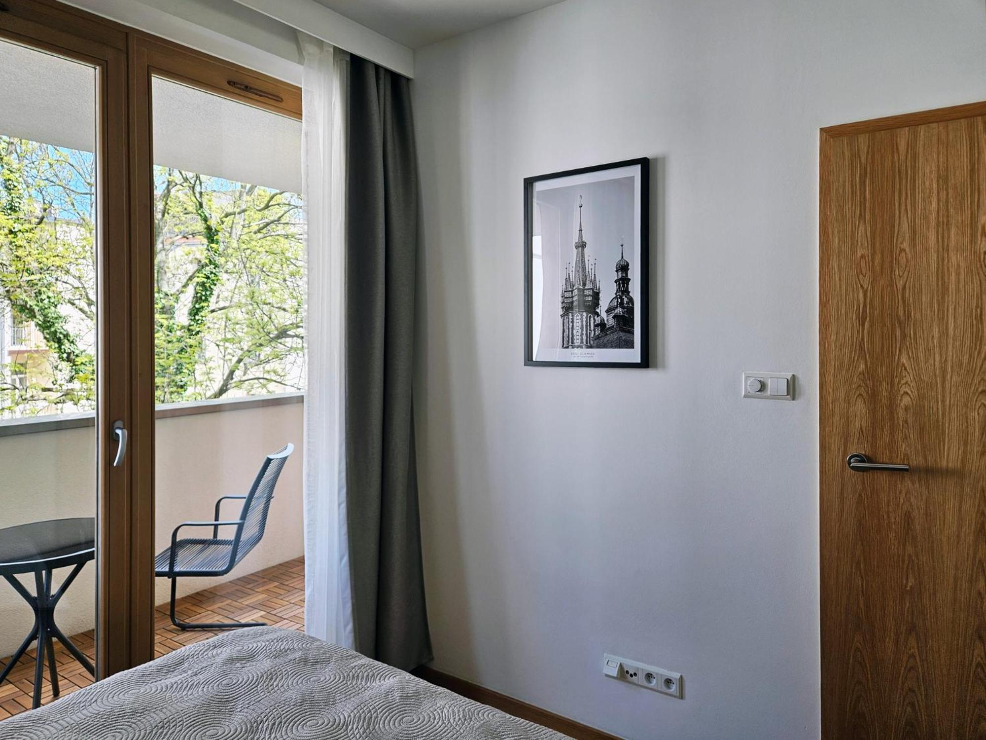 Old Town Plaza Apartment — Photos 3